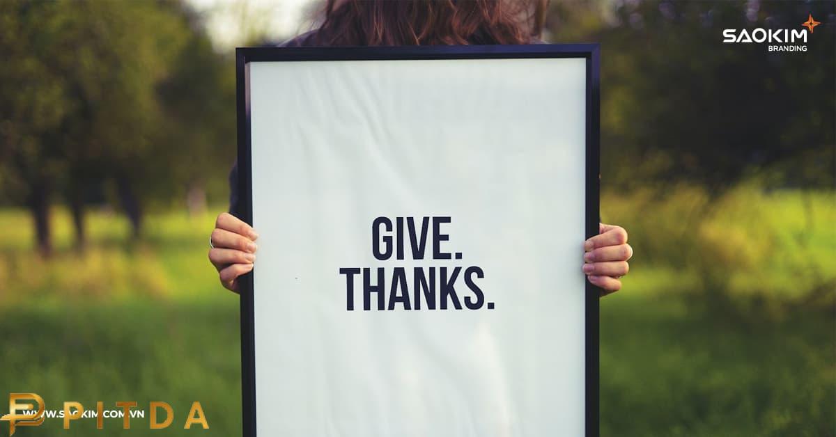 Tại sao bạn nên tặng quà cho nhân viên?